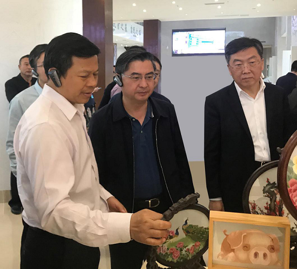 中國華融參加中央金融單位定點幫扶助力鄉(xiāng)村振興推進會   獲評金融單位定點扶貧先進集體、先進個人